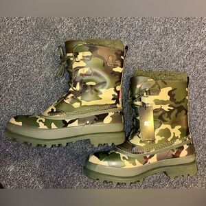 Supreme x SOREL Caribou Boots With Box
